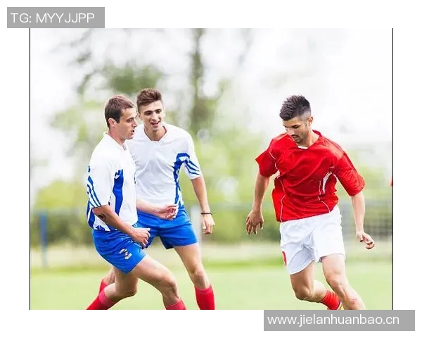 武汉飞盘队防守策略揭秘:从基础到战术的全方位解析 武汉飞盘队防守策略揭秘:从基础到战术的全方位解析